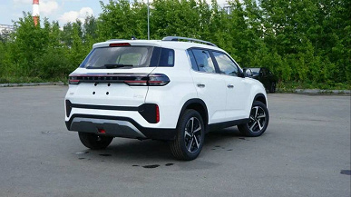 В России начались массовые продажи кроссоверов Hyundai ix35 2023. Машина с 2,0-литровым мотором и «автоматом» – 2,9 млн рублей